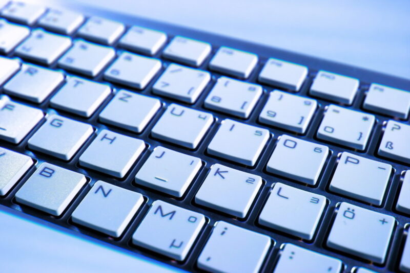 Laptopurile ar putea costa cu 40% mai mult din cauza penuriei de componente și a creșterii costurilor de producție